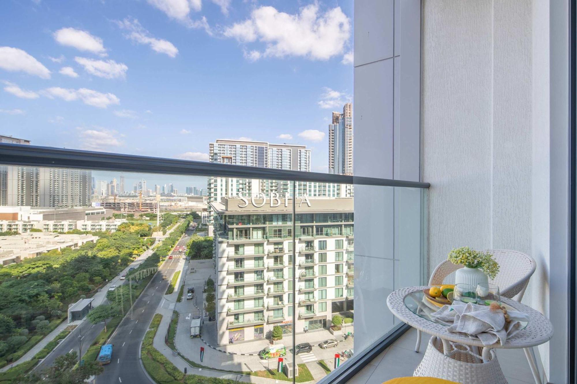 Frank Porter - Sobha Waves 1 * Dubai