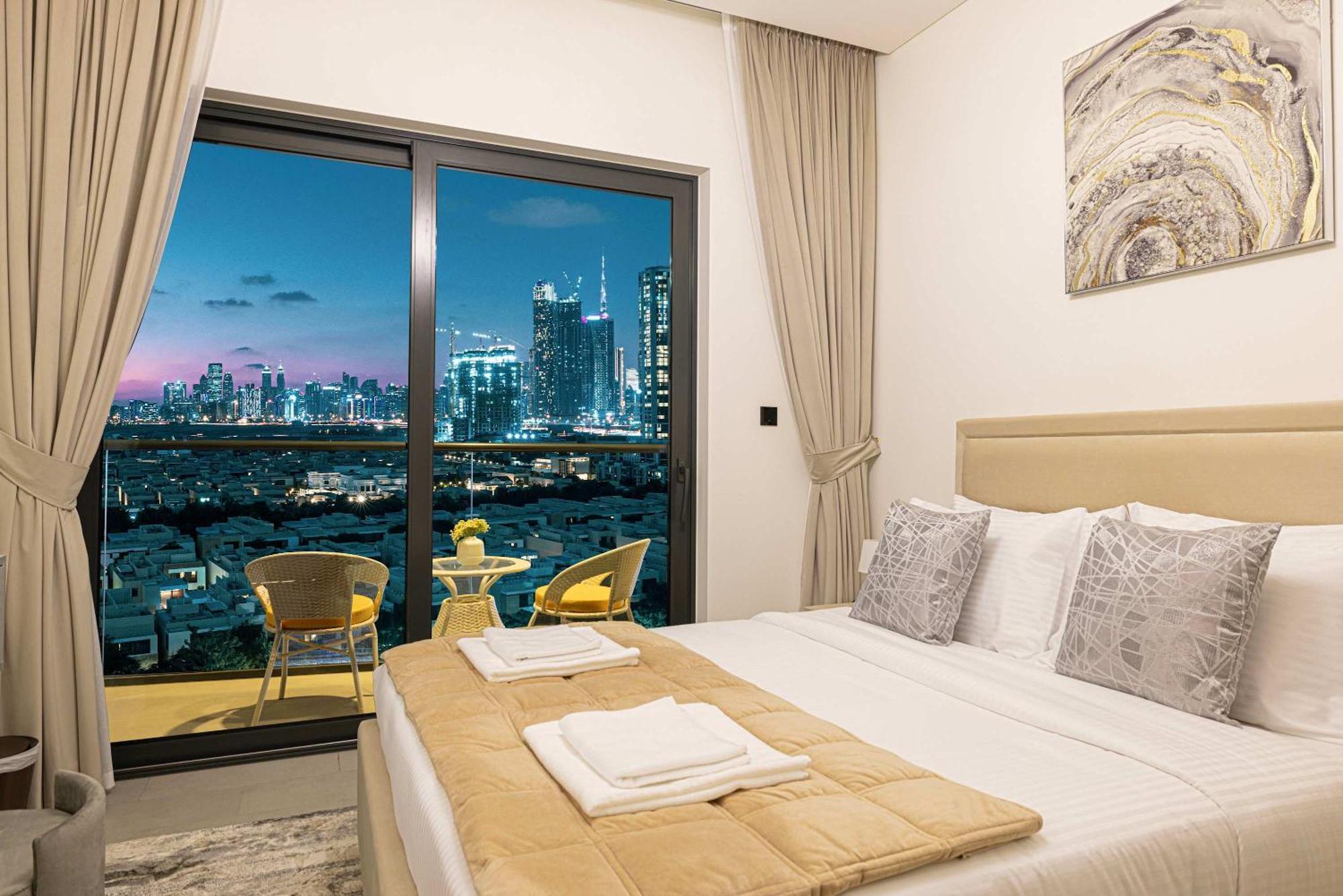 Frank Porter - Sobha Waves 1 * Dubai